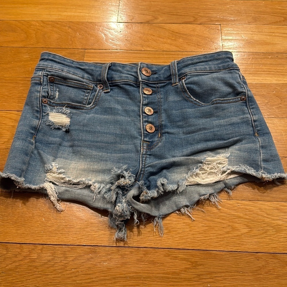 American Eagle super stretch hi -rise shortie button fly Jean shorts size 6 .